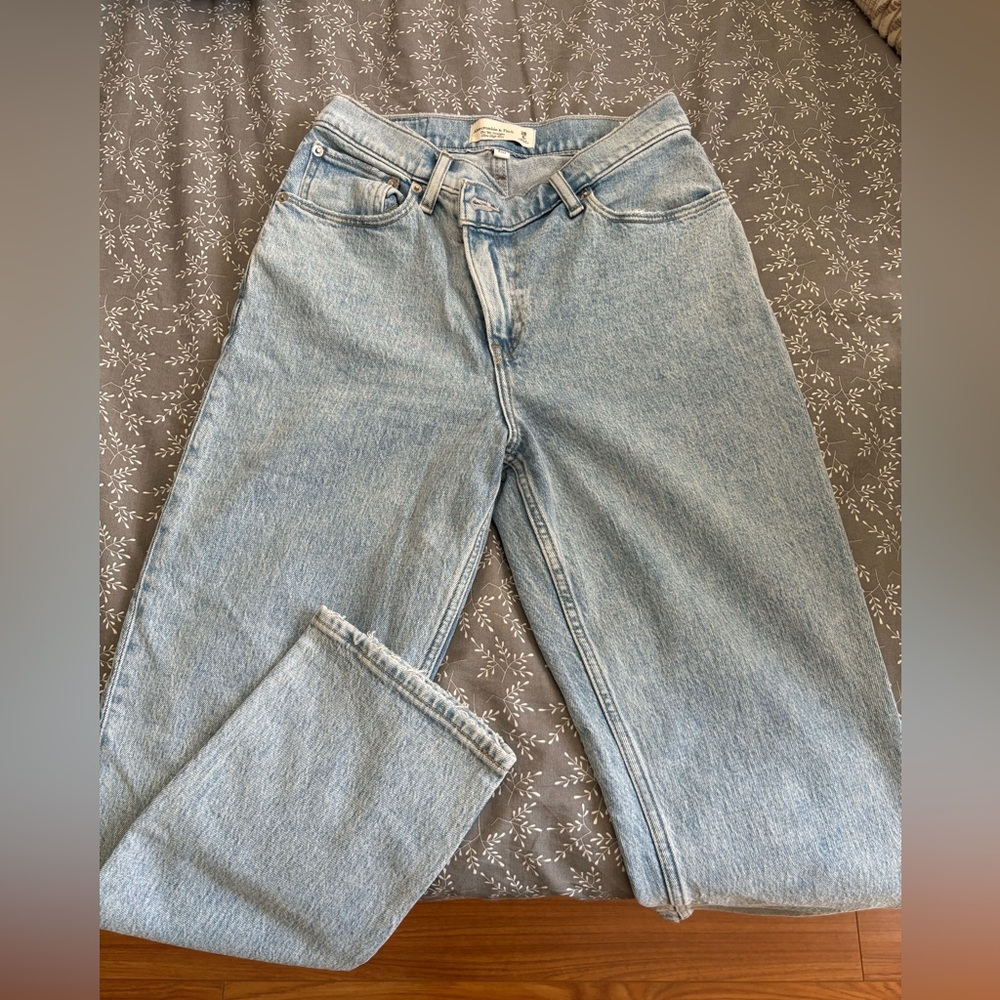Abercrombie & Fitch The 90's Straight Ultra High Rise